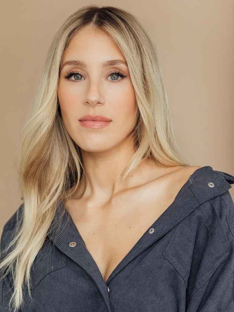 Lisa Gilroy Early Life